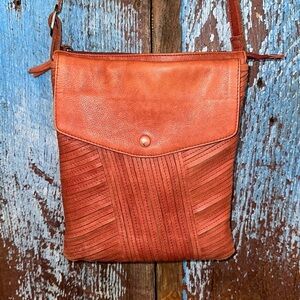 Day & Mood Coral Leather Crossbody Bag